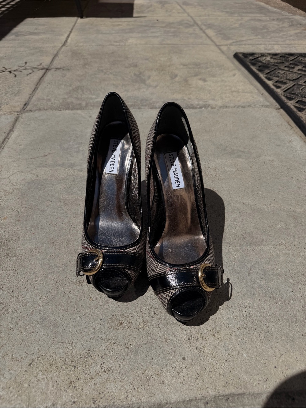 Steve Madden Houndstooth Peep Toe Pumps Black Patent Trim Buckle Size 8